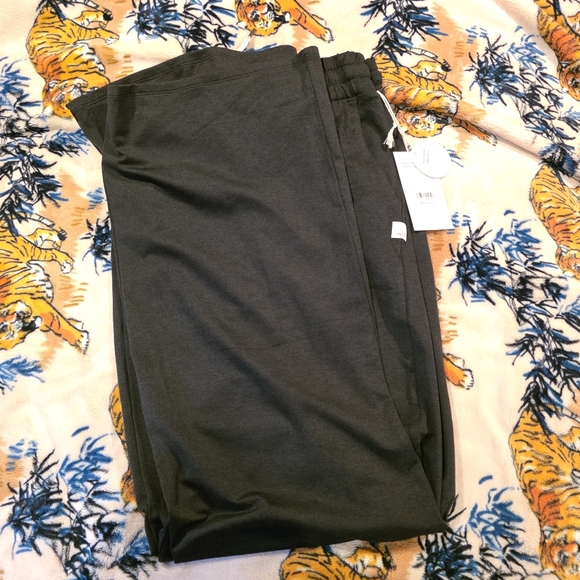 Vuori Halo Essential Wideleg Pant Medium - Picture 2 of 4